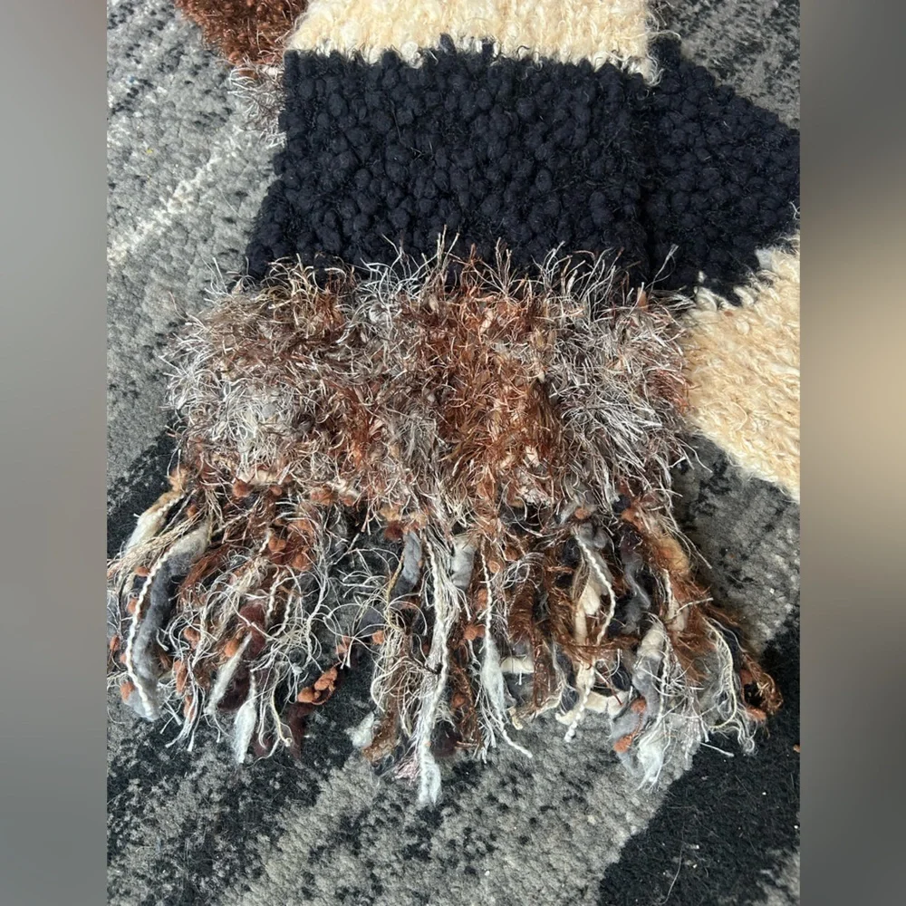 Cejon scarf different