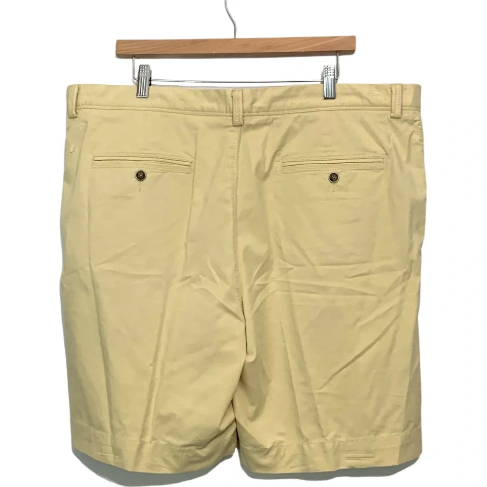 Tommy Bahama Men’s Chino Shorts Sz. 40 Pale Yellow / Beige Stretch Cotton Tencel