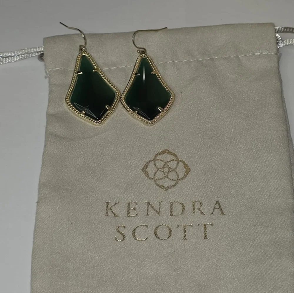Kendra Scott chic drop