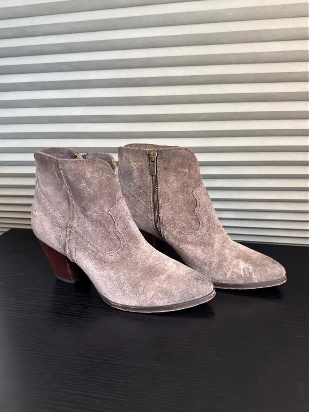 Frye Billy Short Suede Western Ankle Boots Taupe Women’s US 7.5 Side Zip