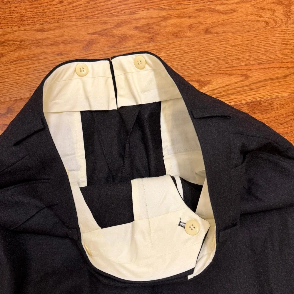 Paul Stuart top good pleated