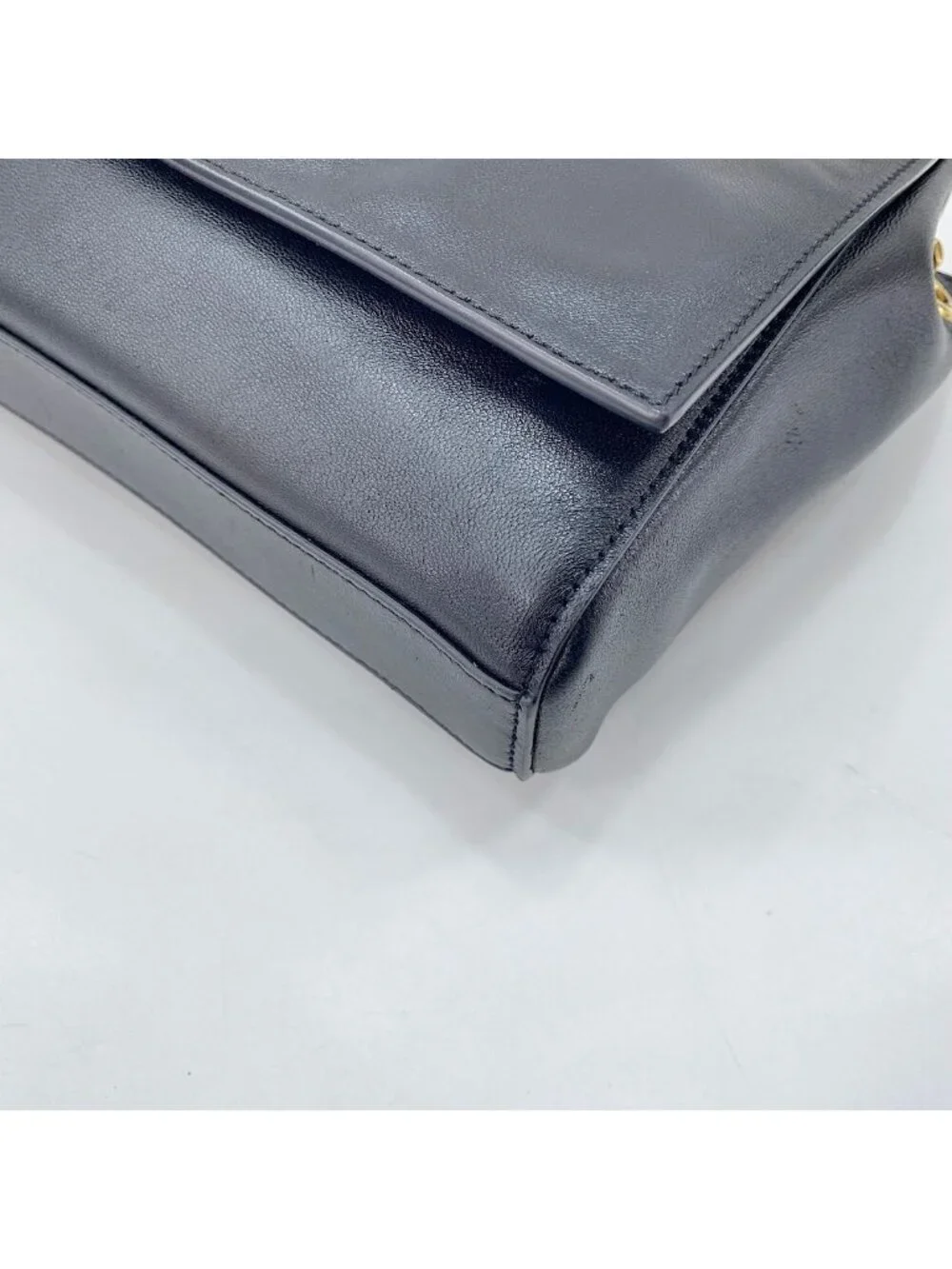 Yves Saint Laurent middle pet
