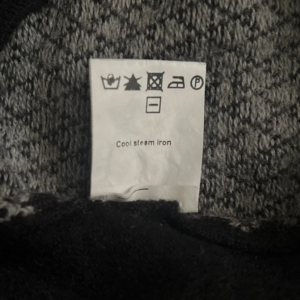 Tuttle vtg neck