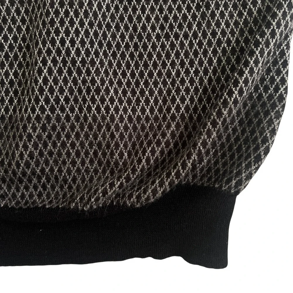 Tuttle vtg neck