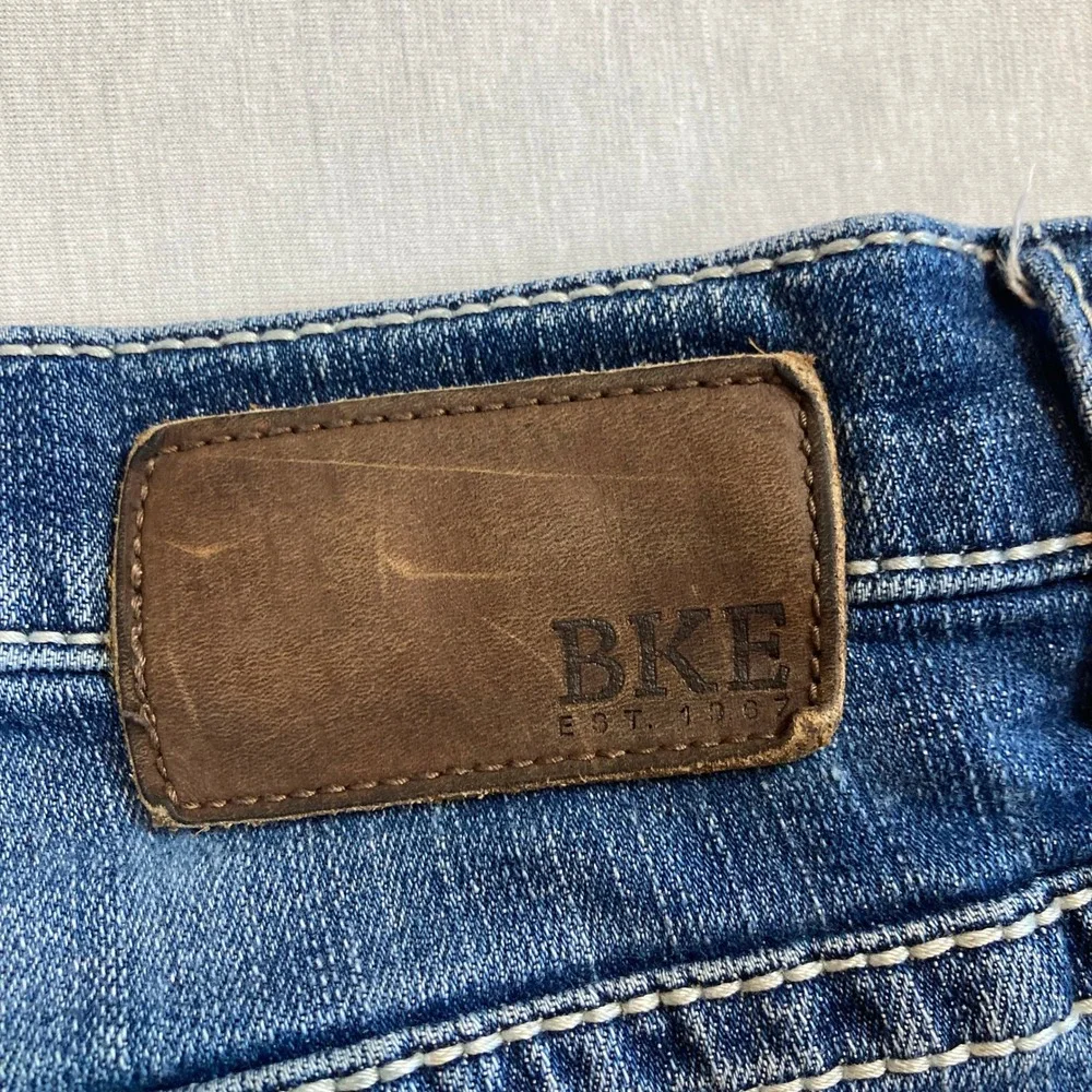 BKE Tyler Straight Leg Jeans Mens‎ 32x32 Medium Wash Distressed ABS23231R