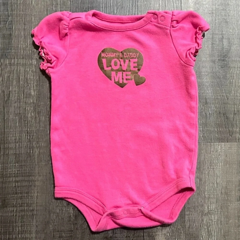 💞 Baby & Toddler Girl Size 6 Months Pink “Mommy & Daddy Love Me” Onesie Bodysuit