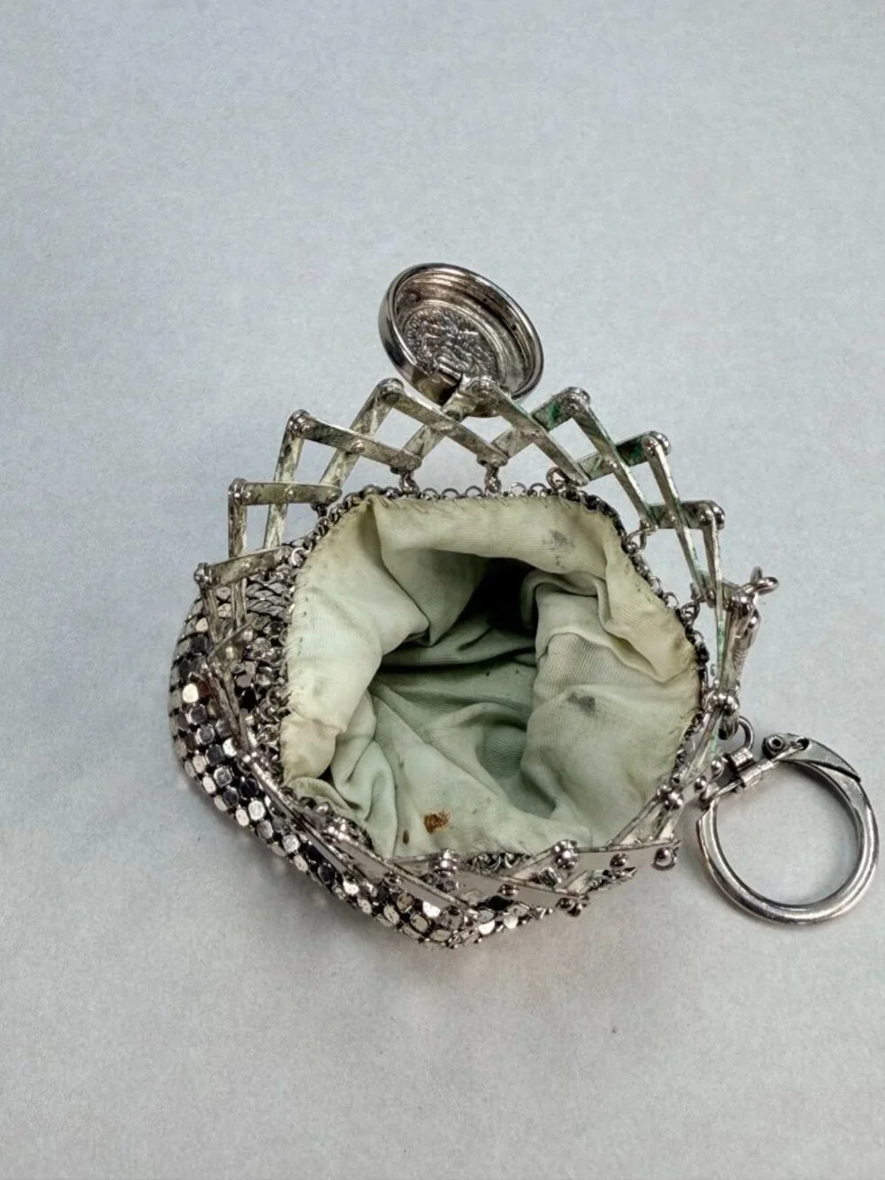 Vintage Silver Tone Mesh Coin Purse Keychain Kiss Lock Mini Change Purse