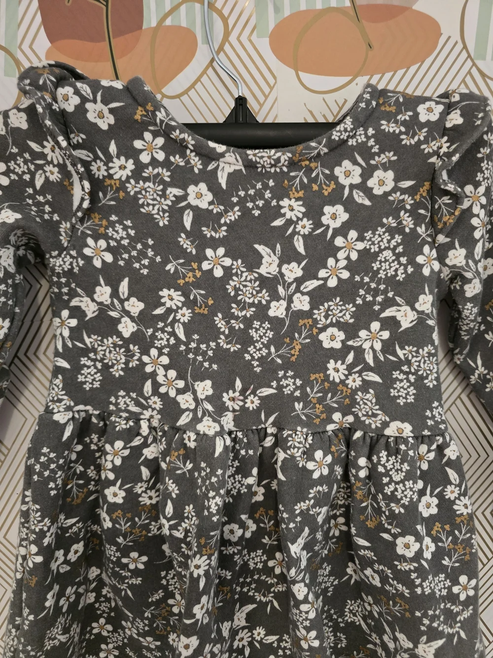 Carters features shoulder