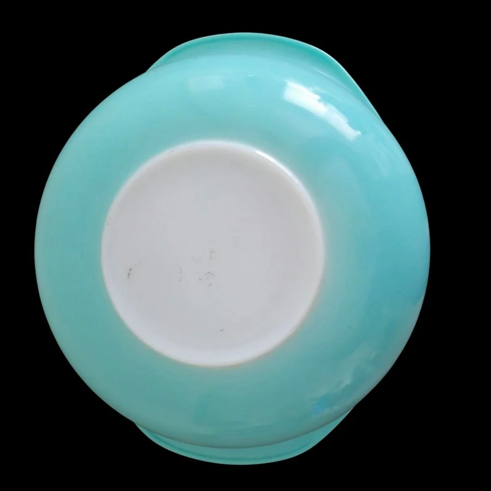 Vintage Pyrex #024 2-Quart  Turquoise Robin's Egg Blue Casserole W/624C Lid