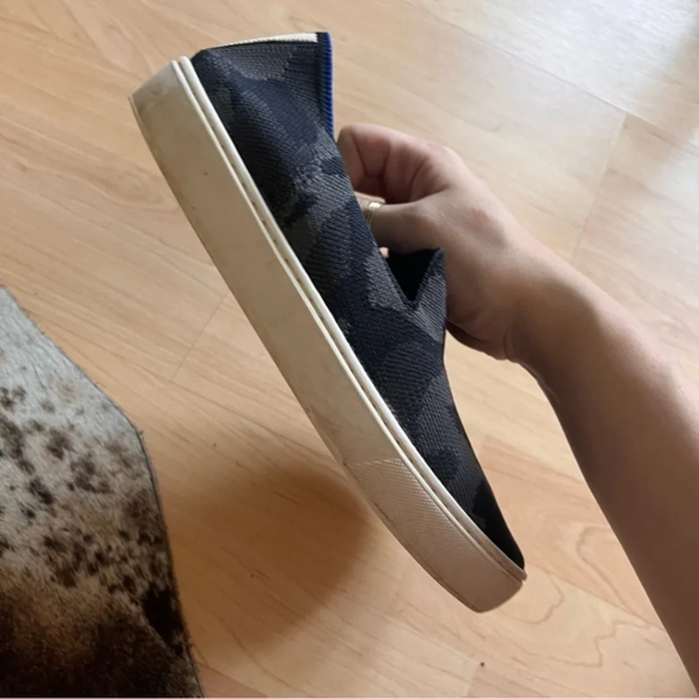 Rothys size fabric
