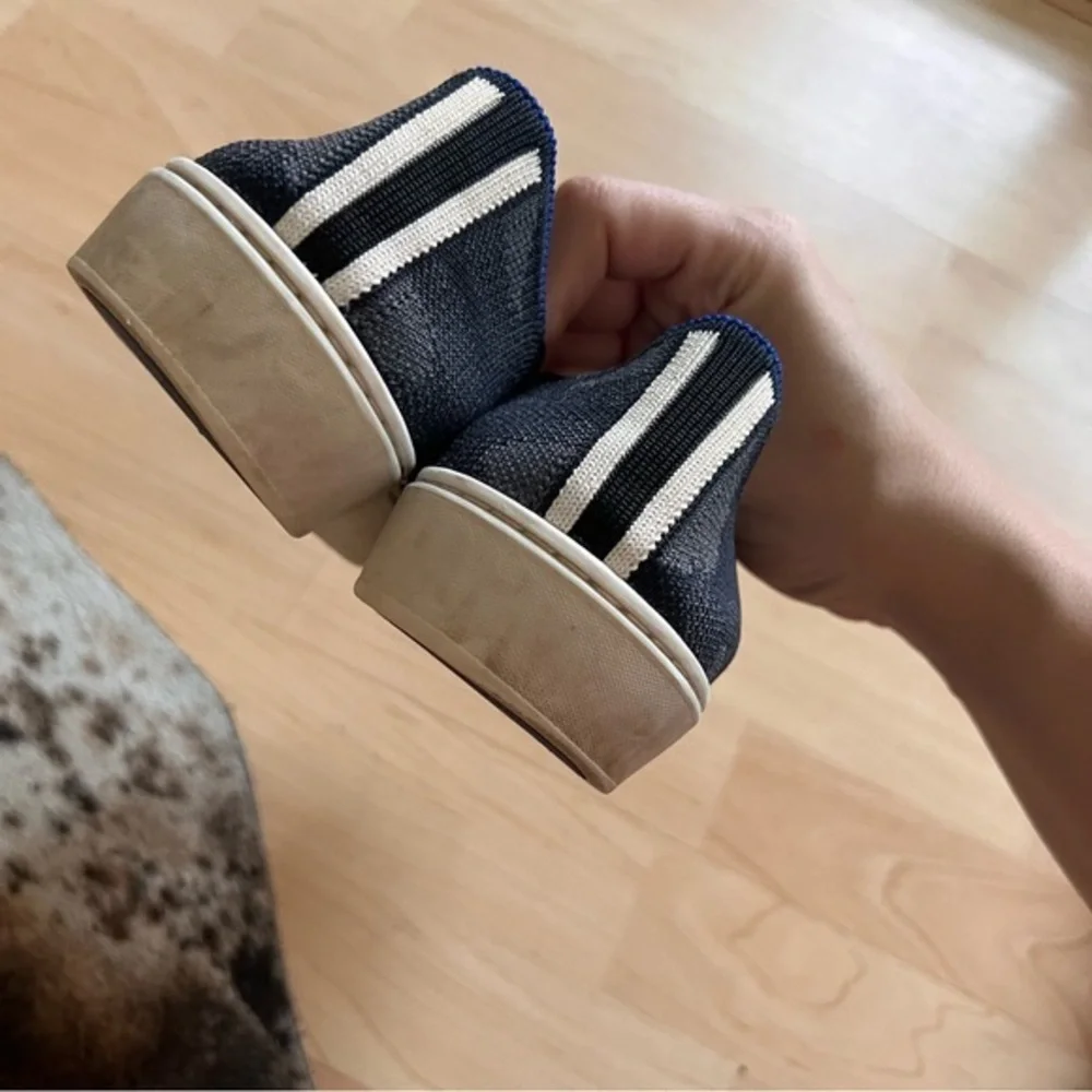 Rothys size fabric