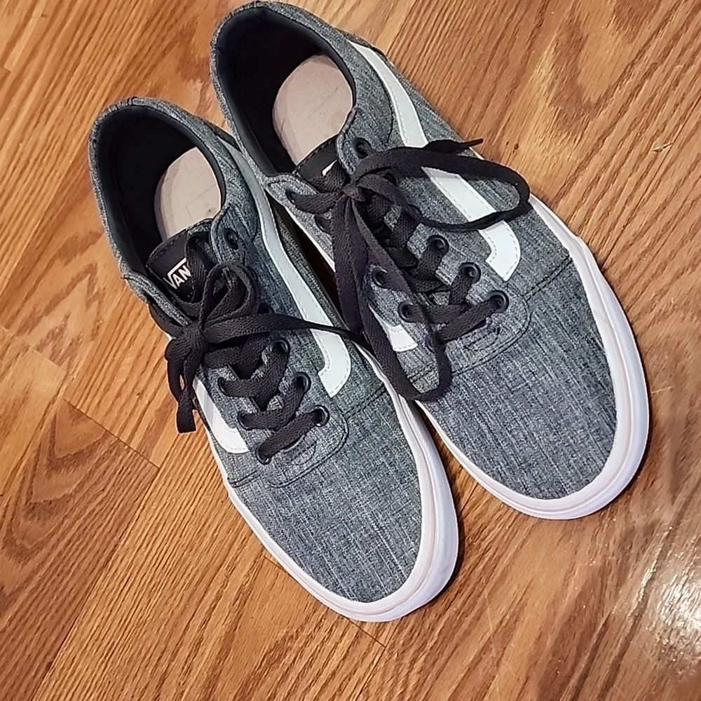 Vans gray an pink size9.5‎
