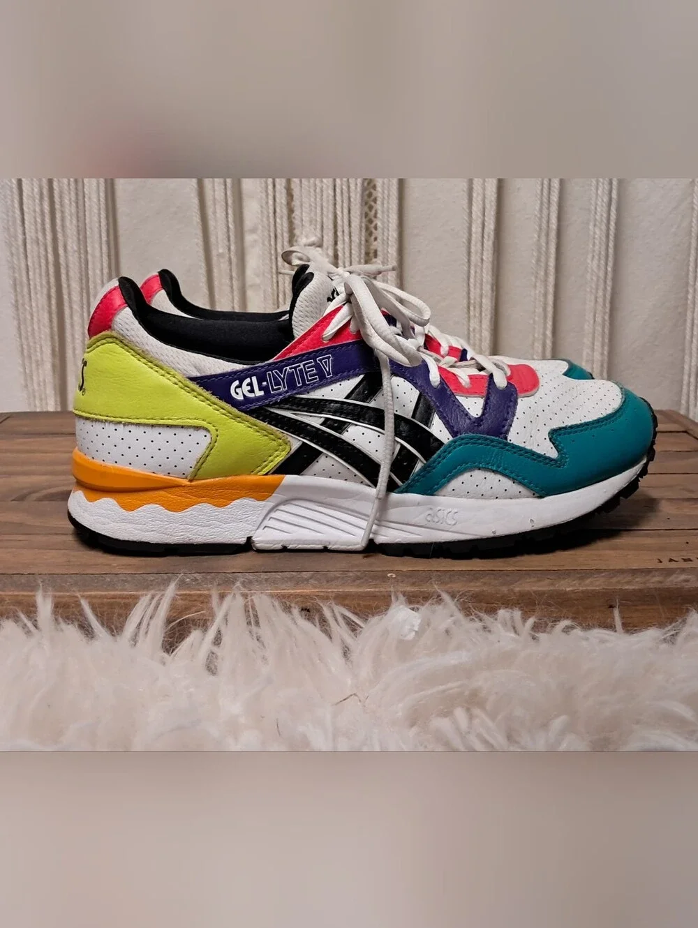 ASICS Gel-Lyte V White Multi-Color Sneaker Size 7.5