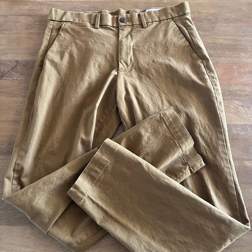 GAP Slim Stretch Modern Khakis in Brown Size 32x30 (True Waist 34