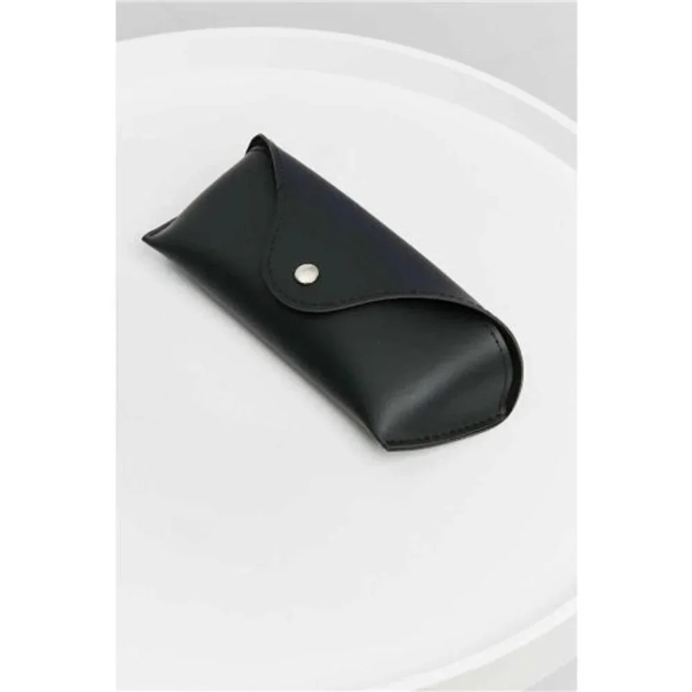 A Classy Chic Boutique *includes case