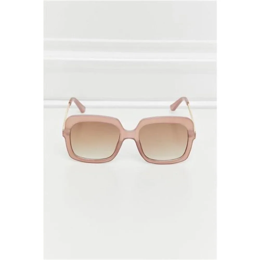 A Classy Chic Boutique *includes case
