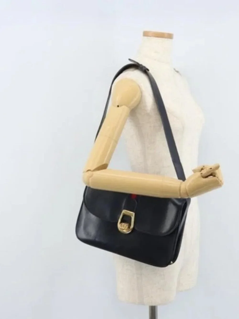 Gucci brand	gucci color	navy