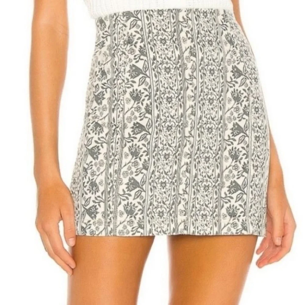 NWT FREE PEOPLE Modern Denim Printed Mini Skirt. Size 10