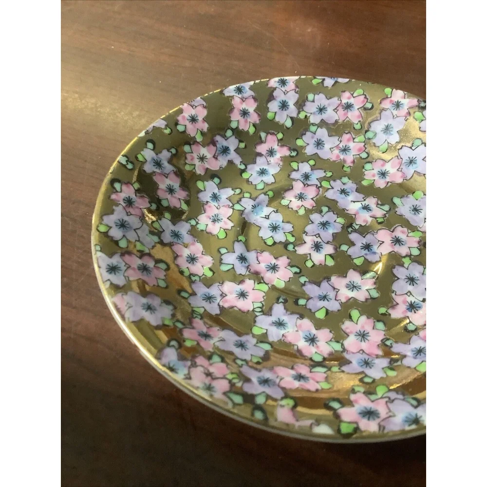 Lmari? Japan- Floral Chintz on gold