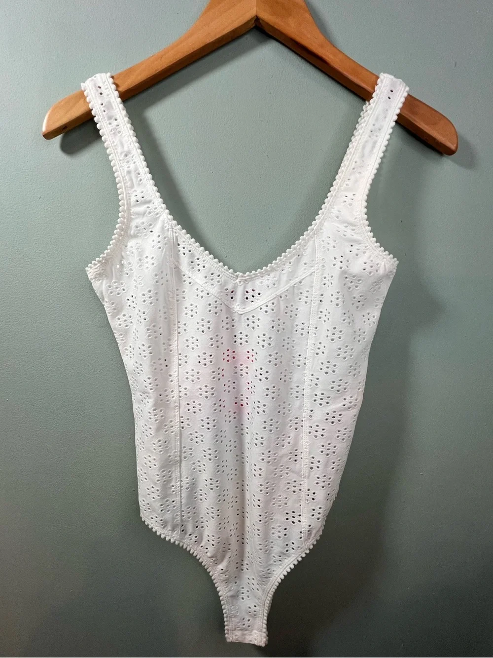 Edikted white eyelet