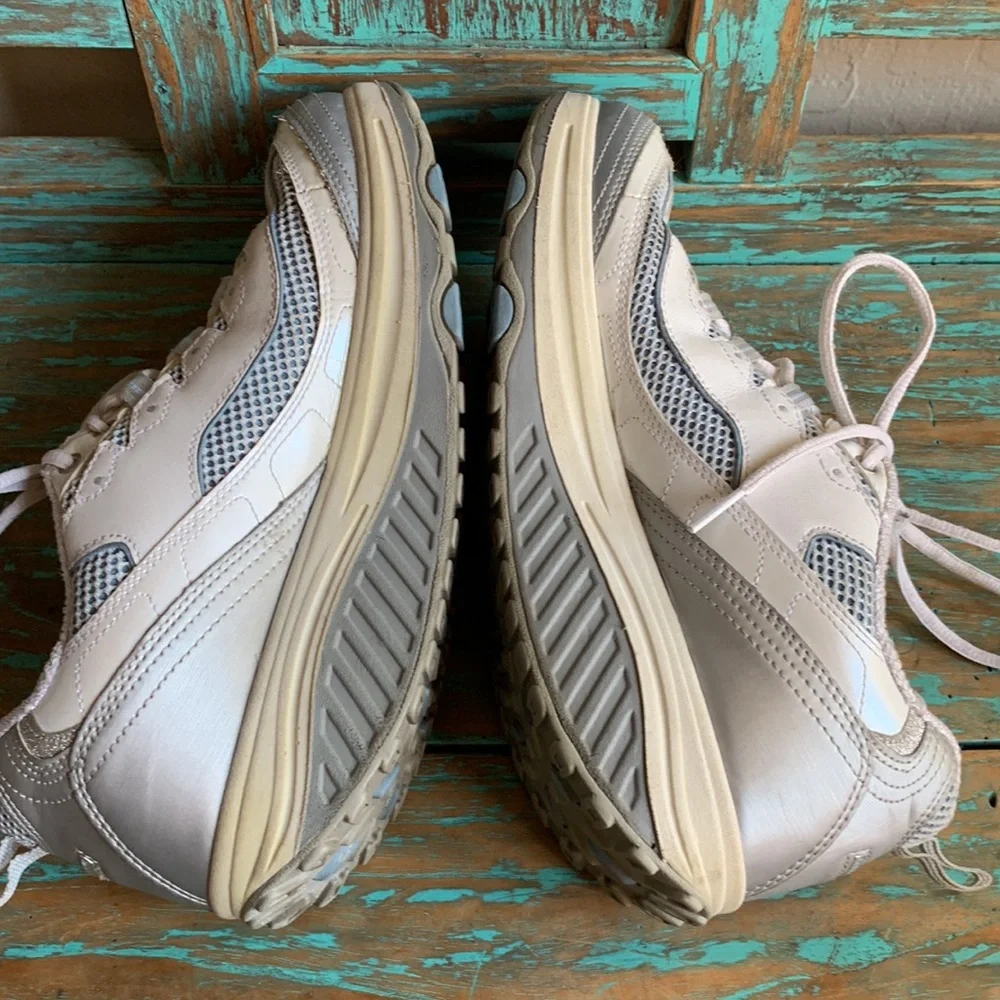 Skechers Shape-Ups Leather Toning Walking Rocking Shoes 11803 Silver Size 9