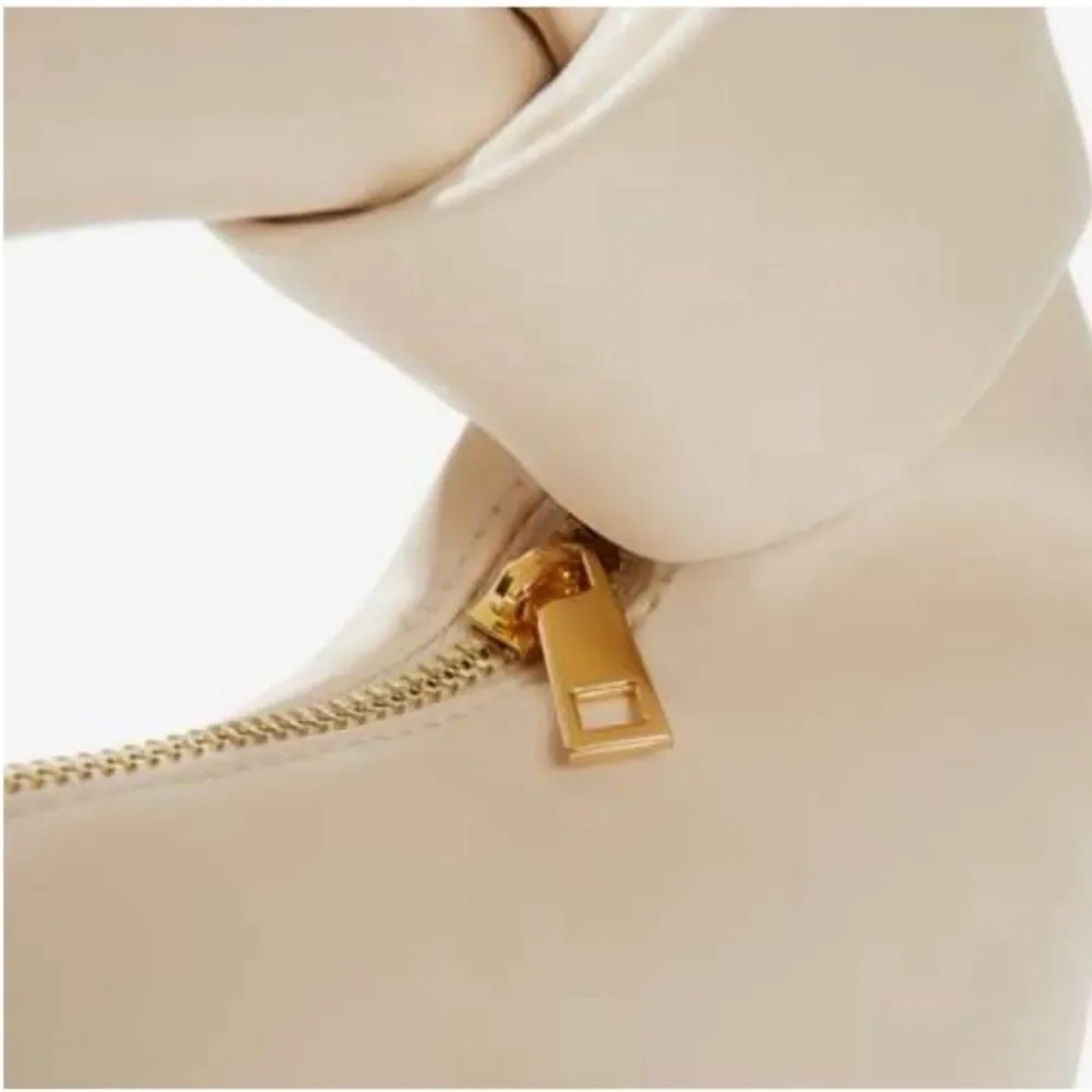 Melie Bianco 100% #poshfinds both
