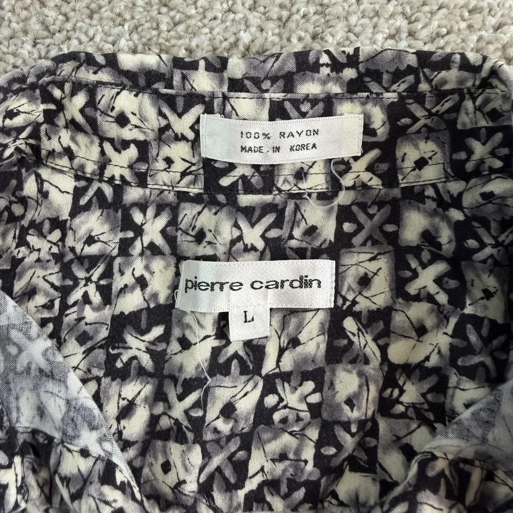 Vintage Pierre Cardin Shirt Mens Large Black Floral Short Sleeve Button Up Rayon