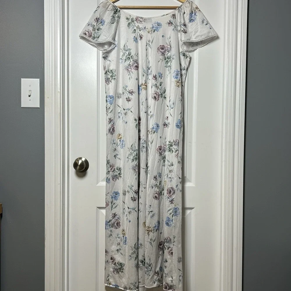 Vanity Fair‎ Vintage 80s Floral Lace Trim Nightgown Cottagecore Coquette Style
