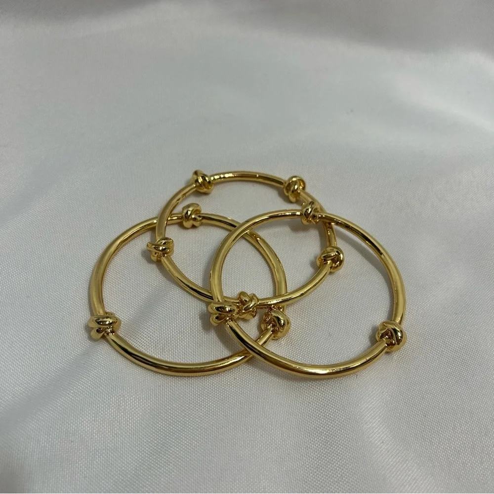 N/A gold bangle