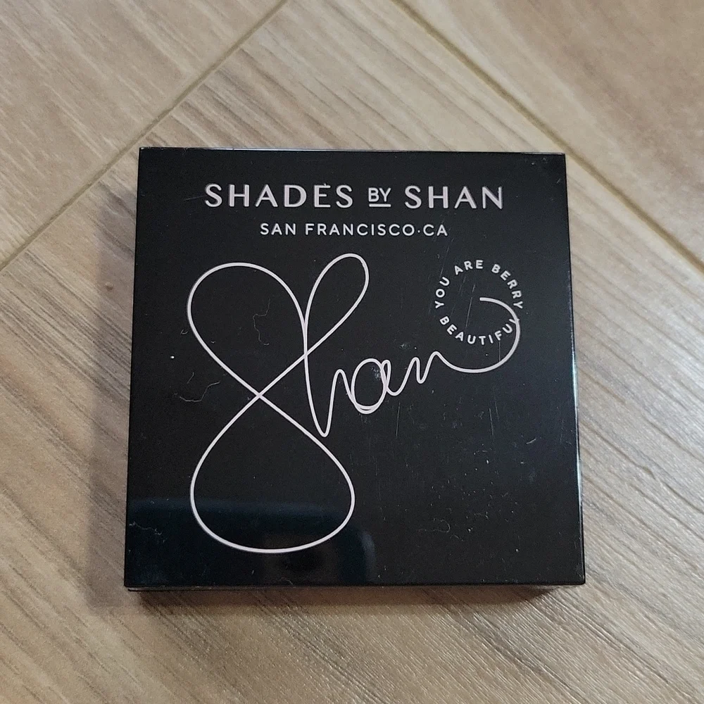 3/$15 Shades by Shan Highlighter/Bronzer Single- Marjorie