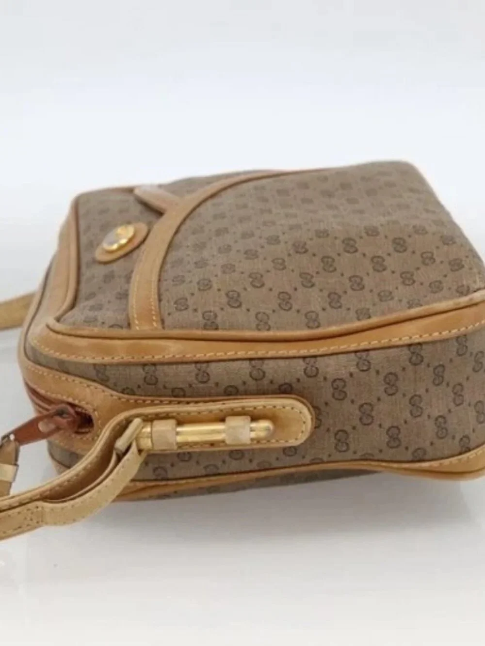 Gucci brand	gucci color	beige