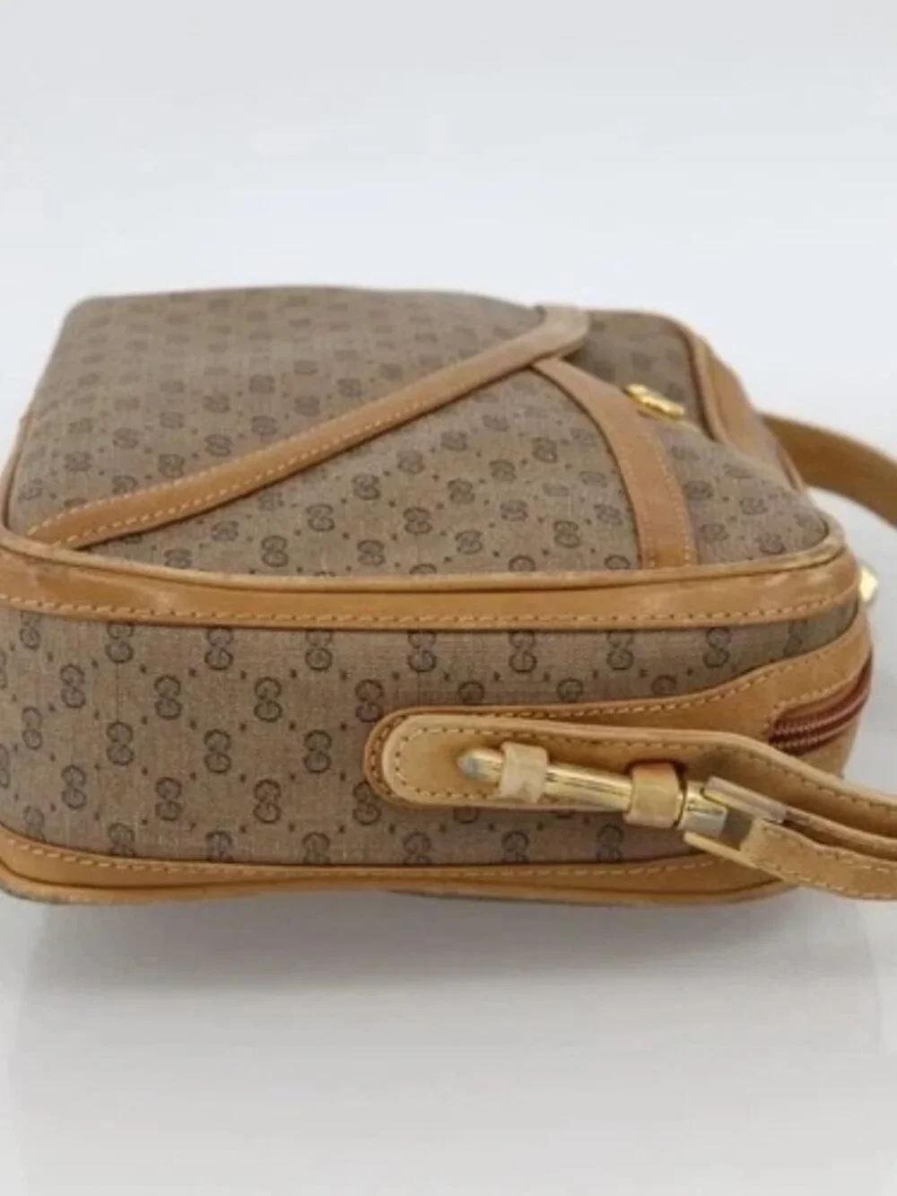 Gucci brand	gucci color	beige