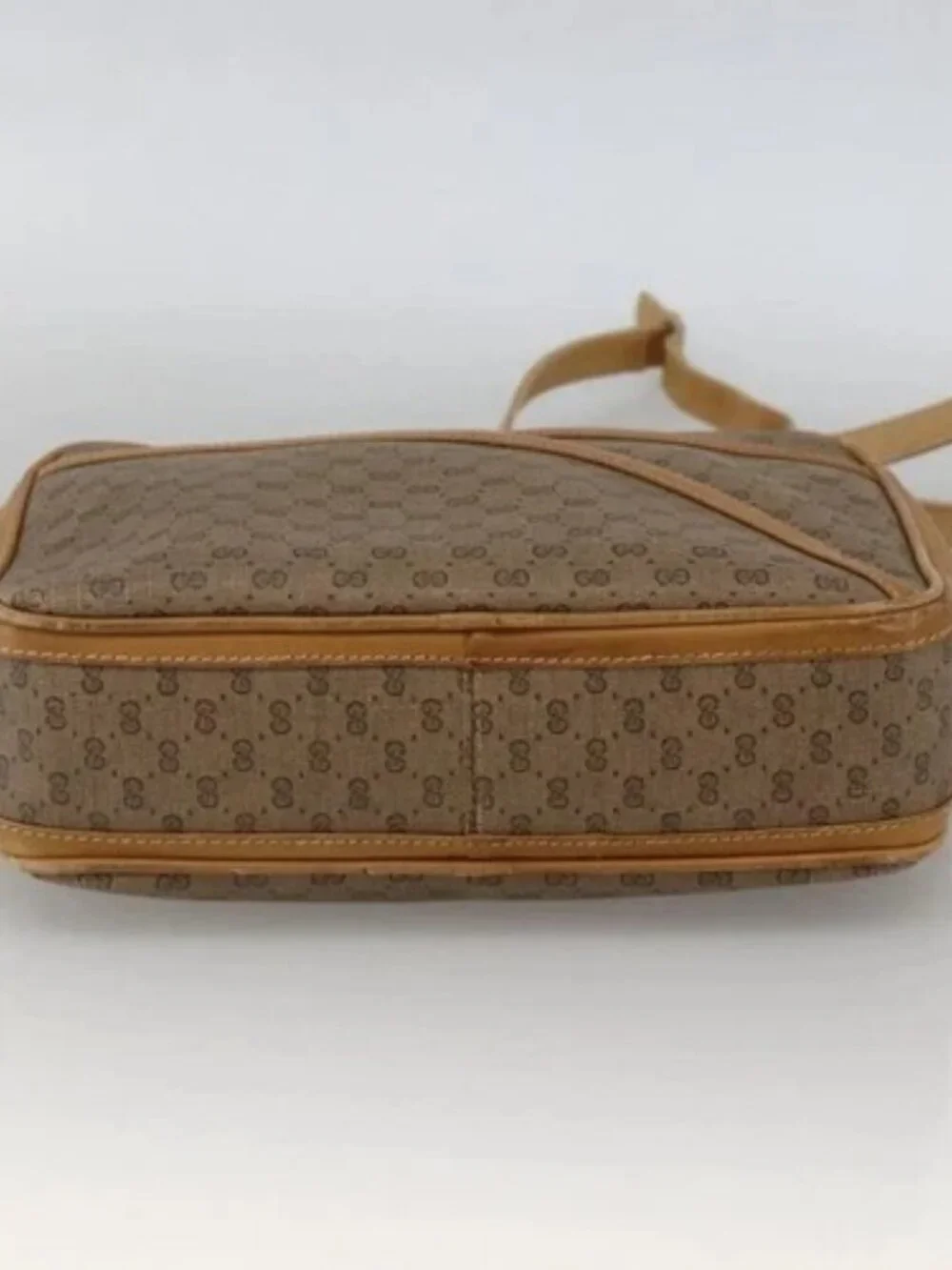 Gucci brand	gucci color	beige
