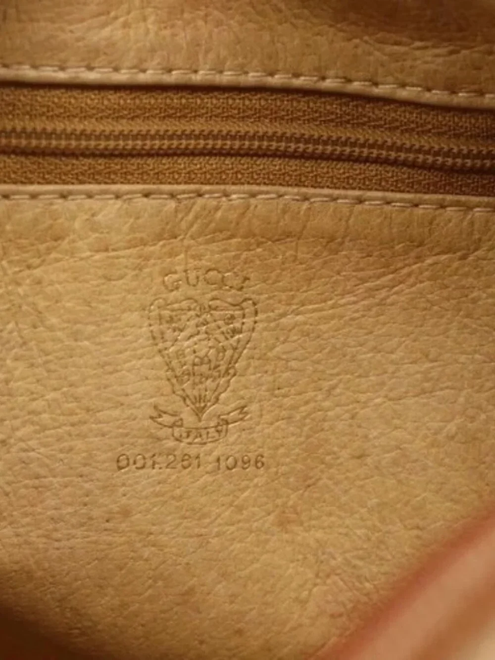 Gucci brand	gucci color	beige