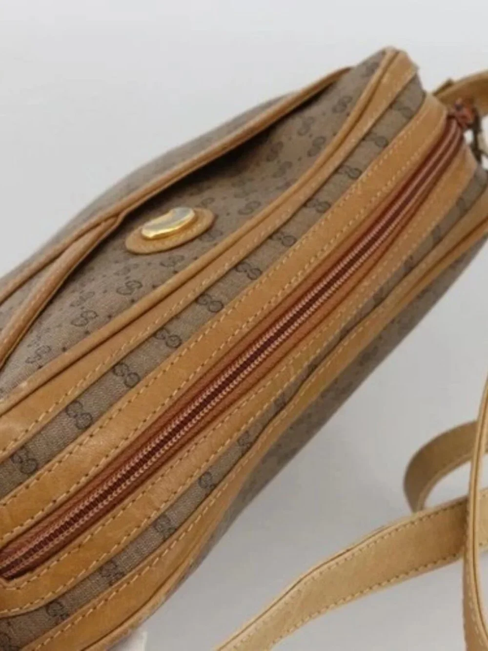 Gucci brand	gucci color	beige