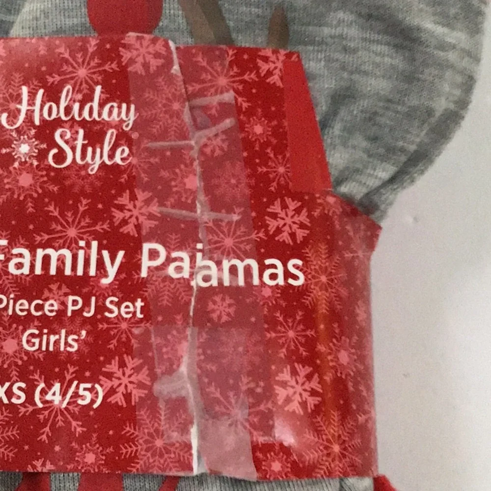Happy Holidays Family‎ Pajamas Girl’s 2 Piece PJ Set Size XS 4/5  NWT