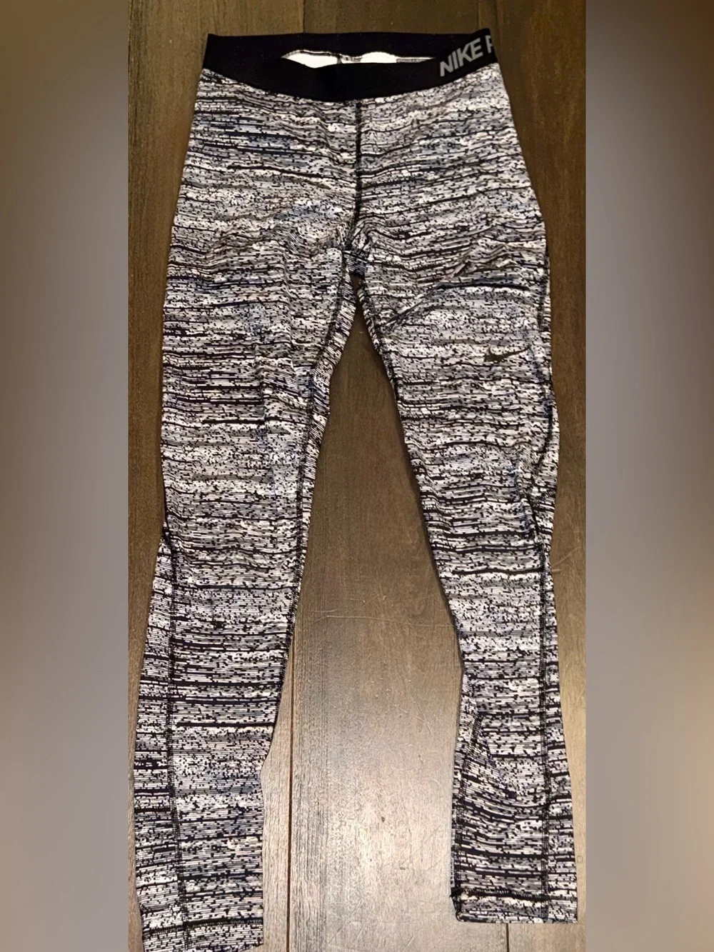 Nike Pro Dri-FIT Gray Black Printed Compression Leggings Women’s Medium M EUC