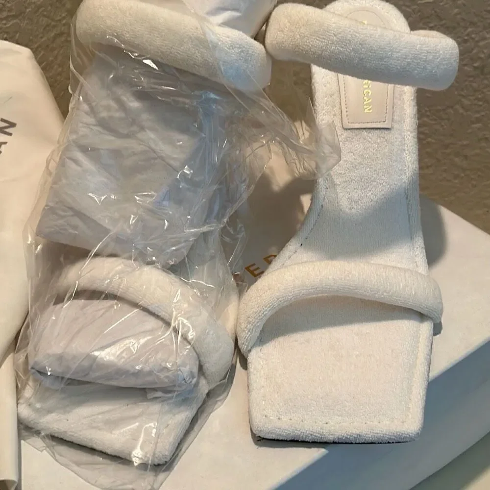 Good American Women's 11 White Terry Heel Sandals Double Strap Pool Vacation New