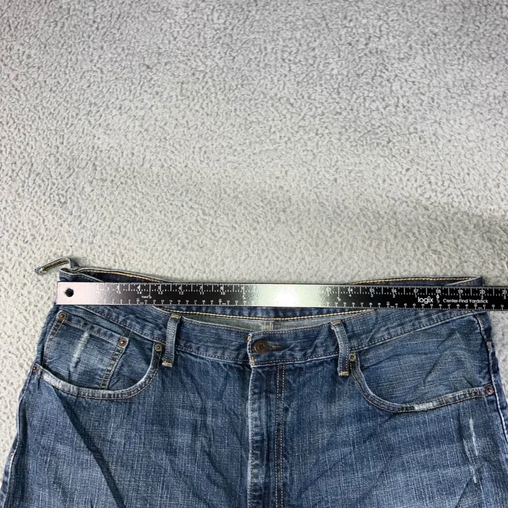 Levis preowned broken