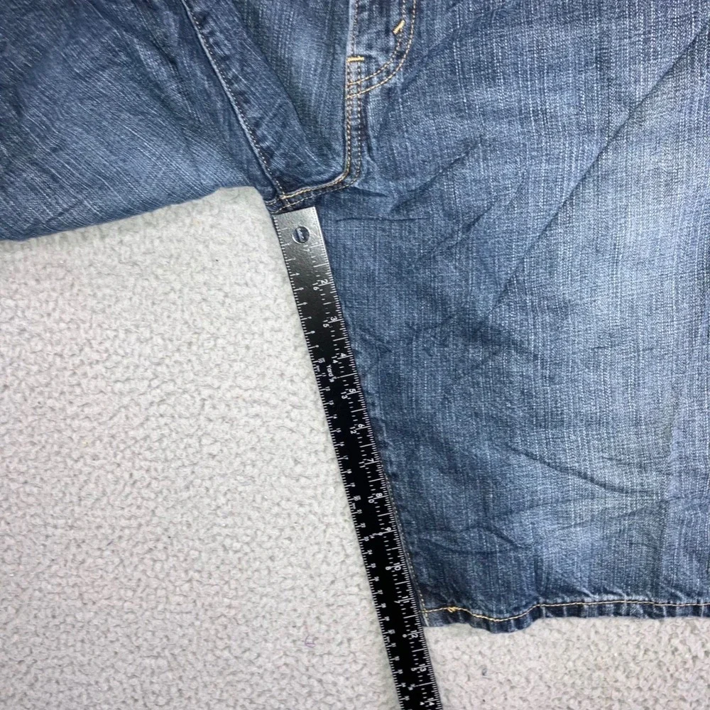 Levis preowned broken
