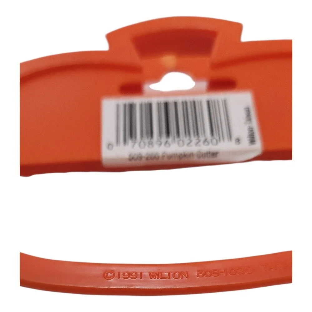 Wilton vintage plastic
