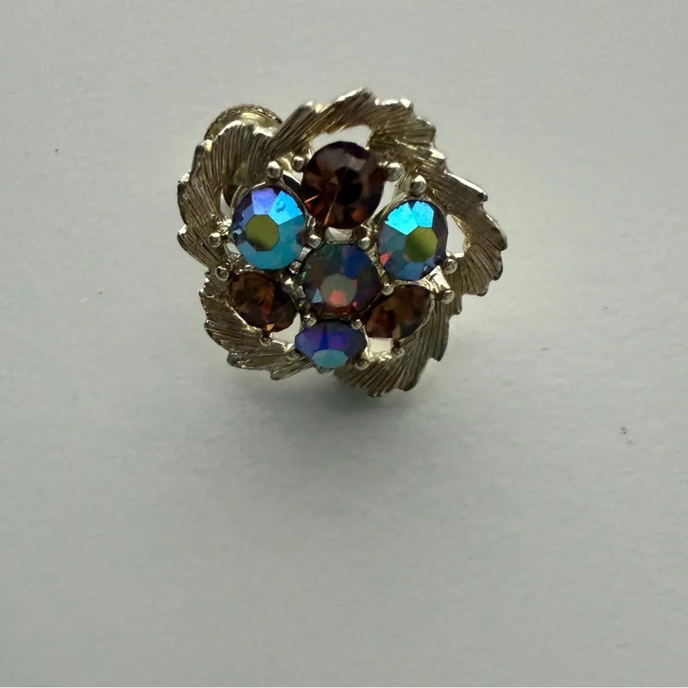 Lisner Jewelry these signed