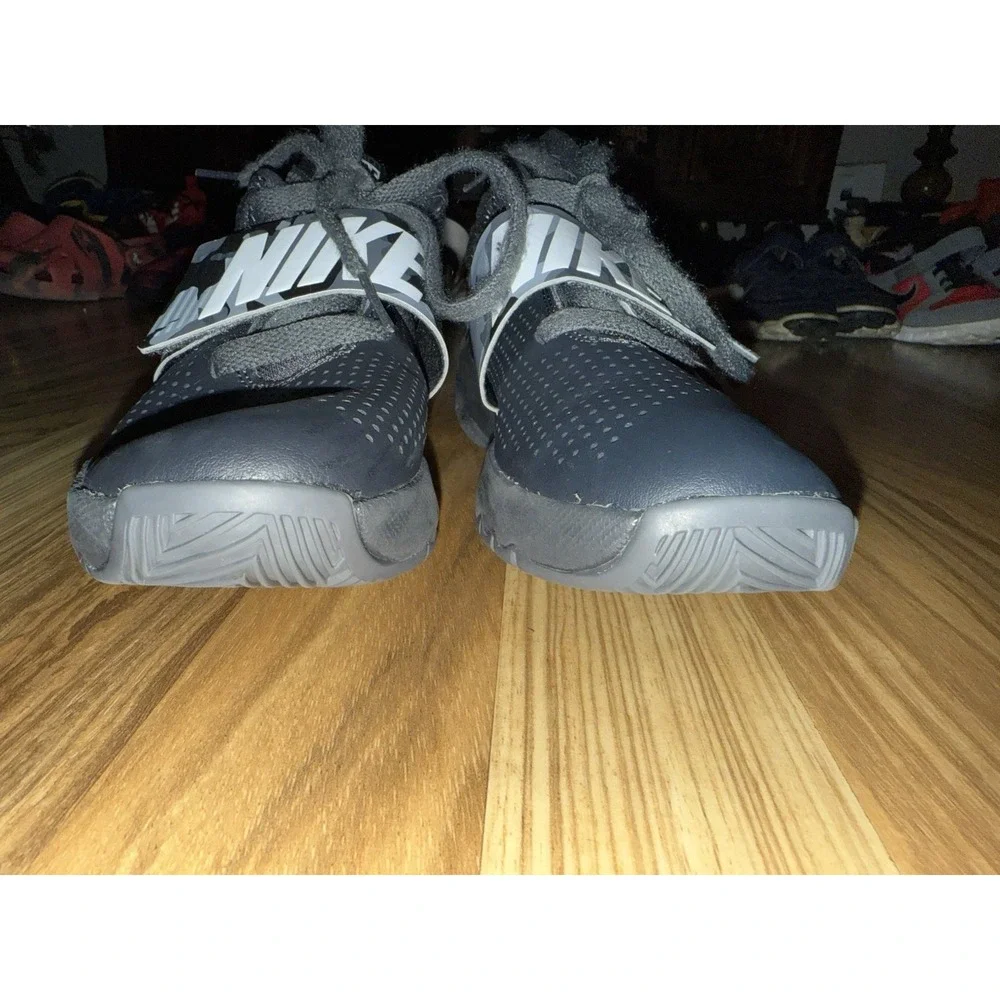 Nike‎ Team Hustle D8 Boys Sz 3.5Y Black Gray Camo Sneakers Basketball Shoes