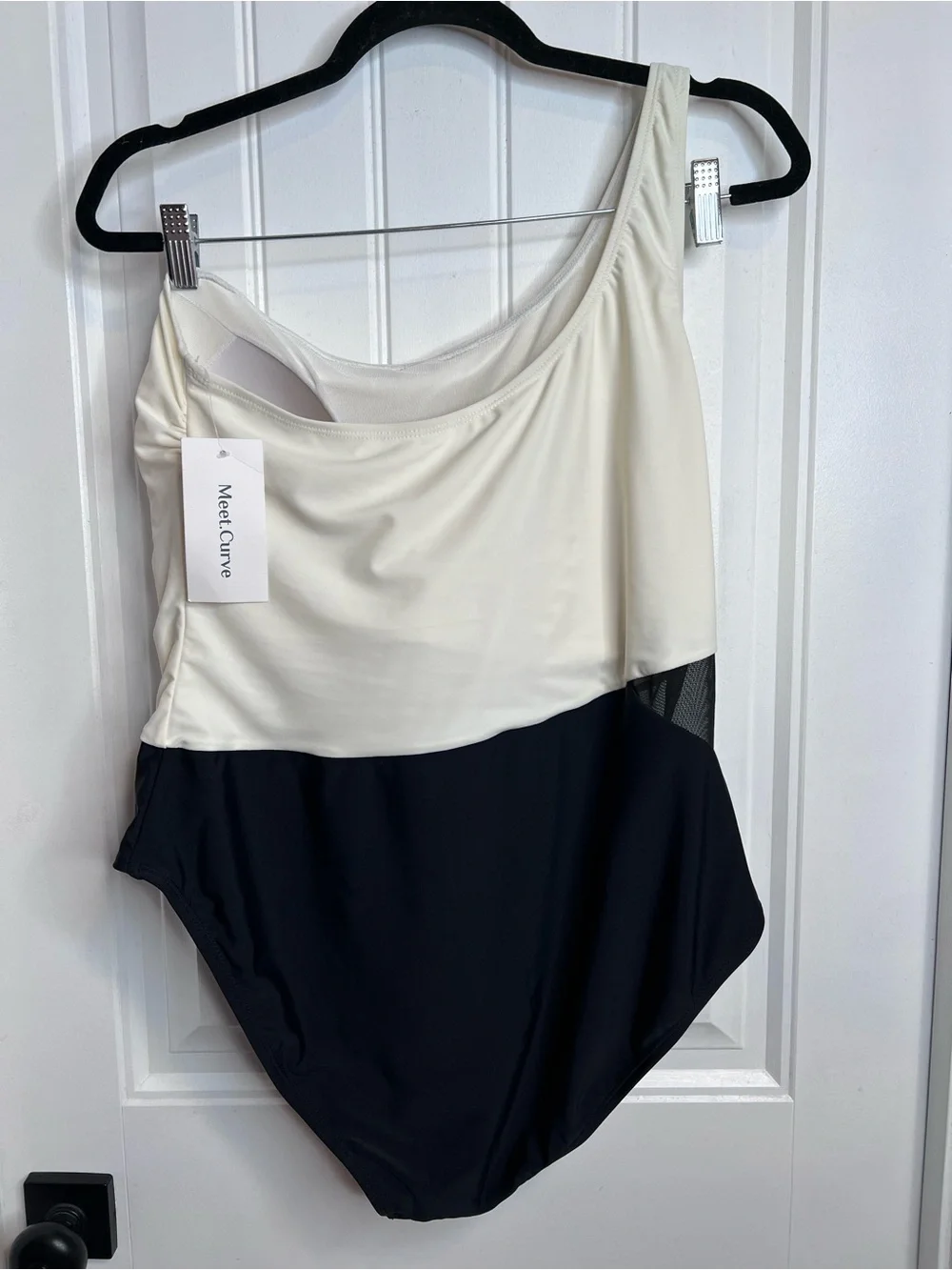 Meet.Curve wear tone shelf