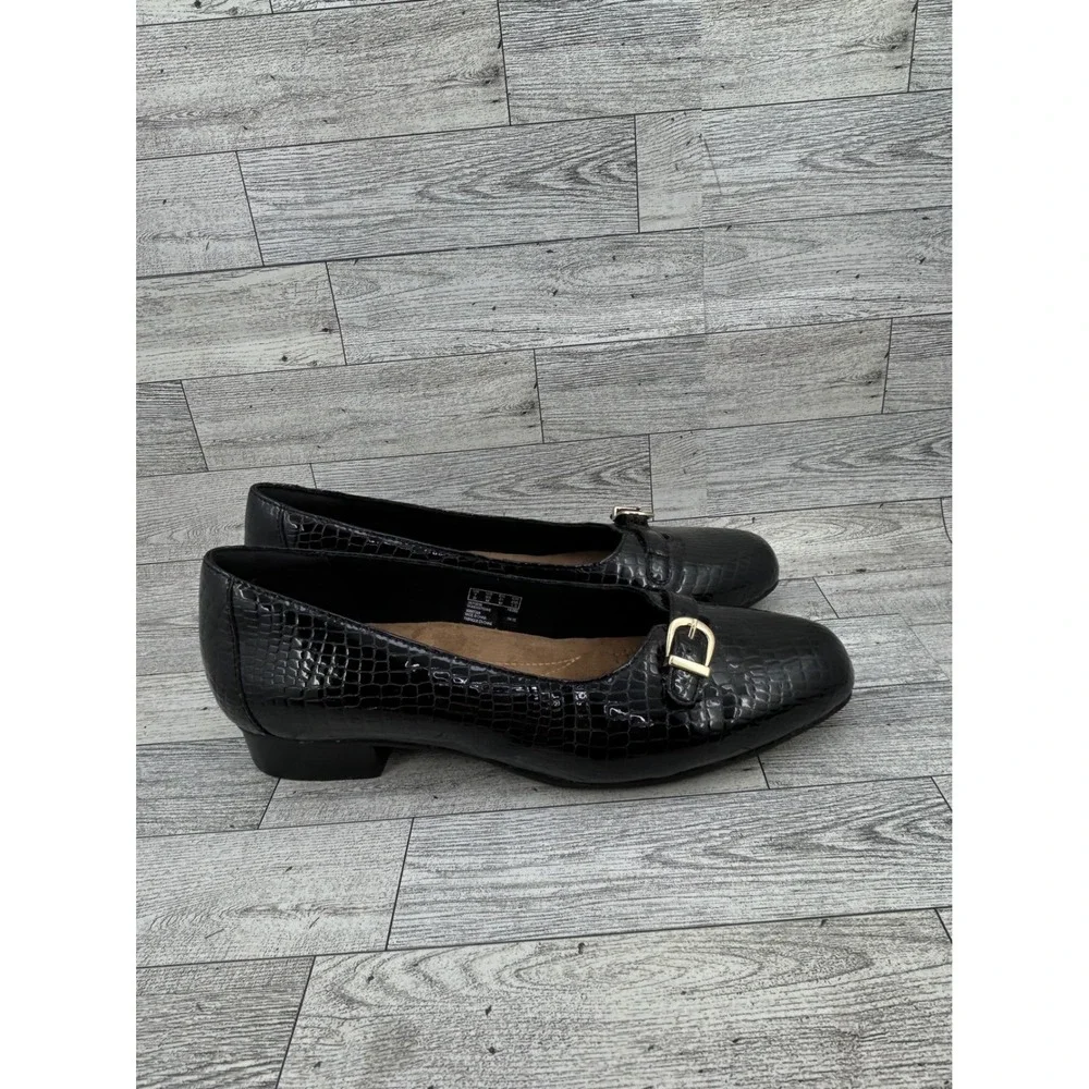 Clarks Artisan‎ Women Black Croc Embossed Patent Leather Buckle Pumps Size 9.5