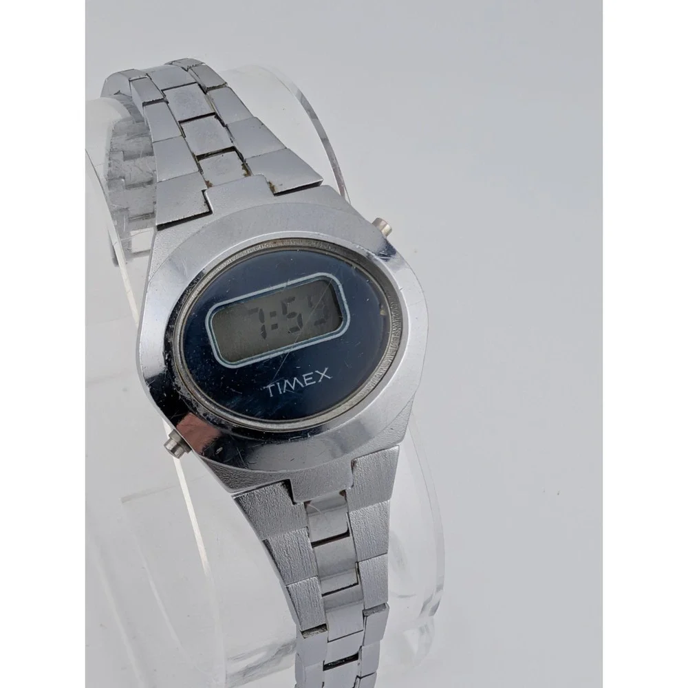 Vintage Timex Digital Watch Women 27mm Case Silver 6