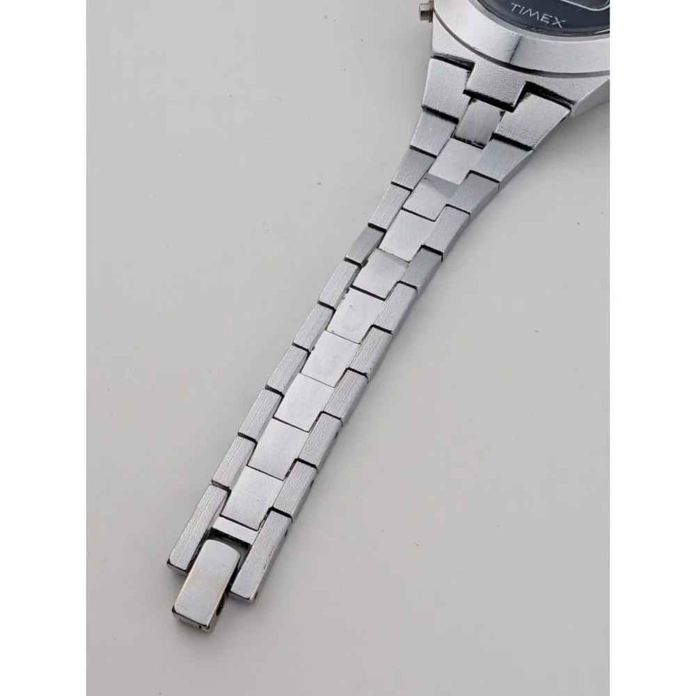 Vintage Timex Digital Watch Women 27mm Case Silver 6