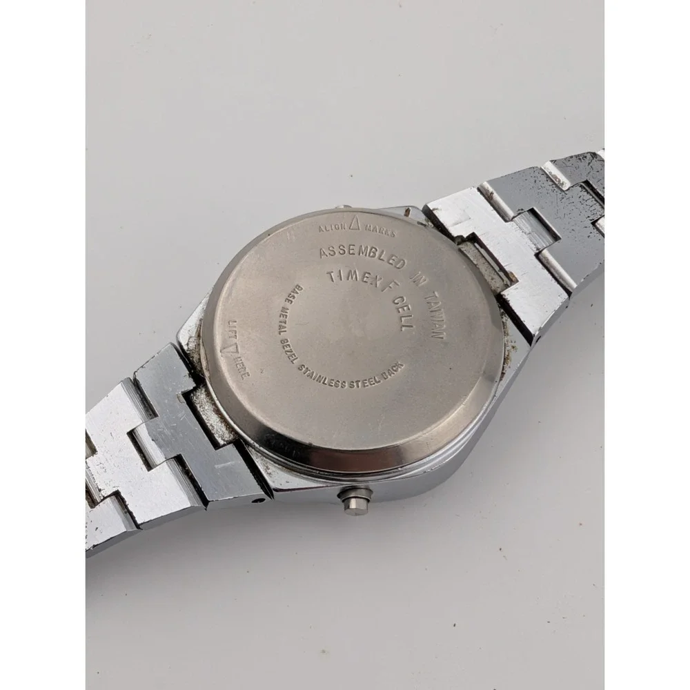 Vintage Timex Digital Watch Women 27mm Case Silver 6