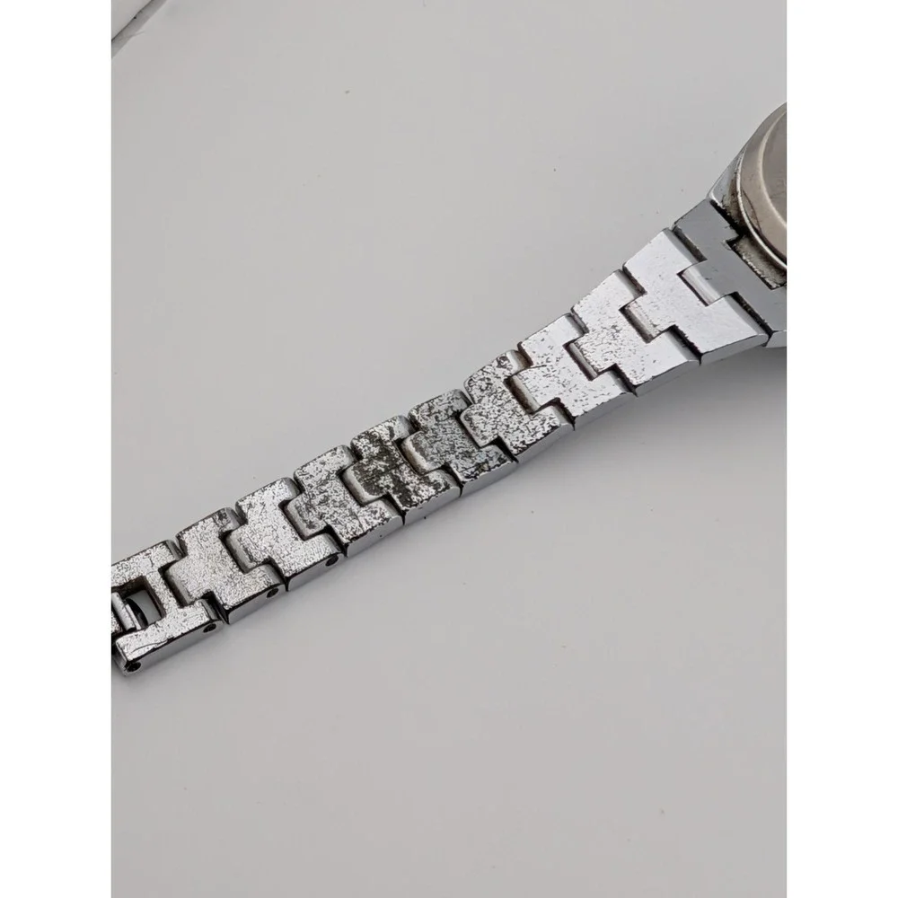 Vintage Timex Digital Watch Women 27mm Case Silver 6