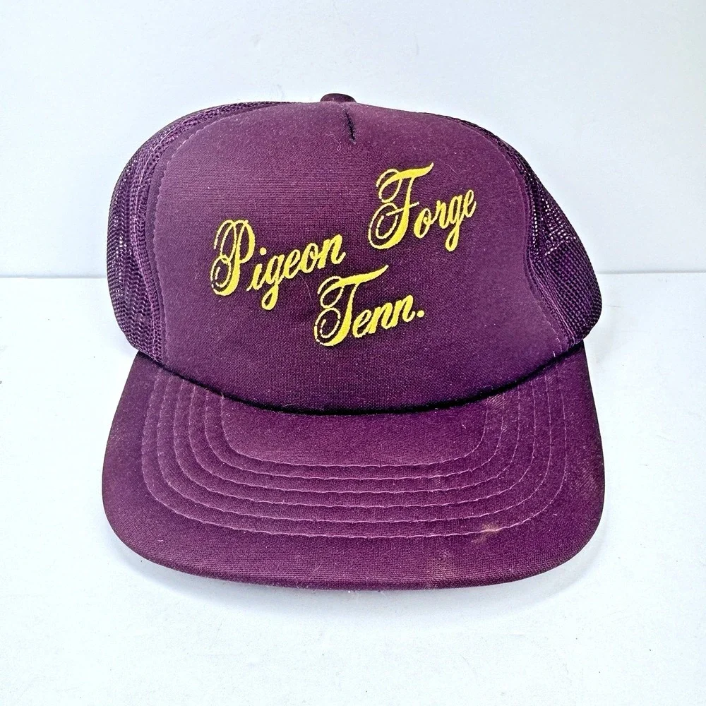 Vintage Pigeon Forge Tennessee‎ Trucker Hat Mesh Snapback USA Maroon